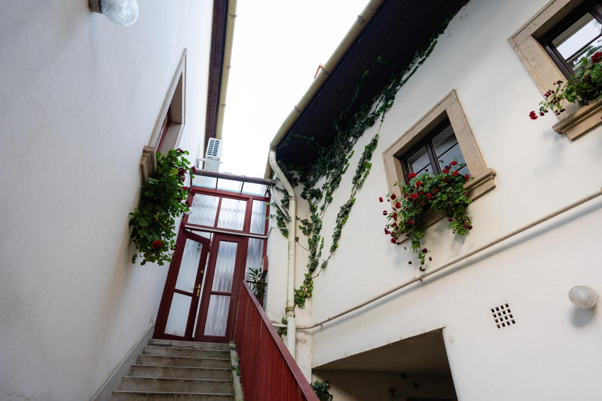 דירות אגר Carlone House מראה חיצוני תמונה